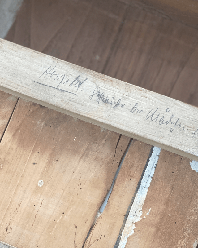 Petite Table de médecin