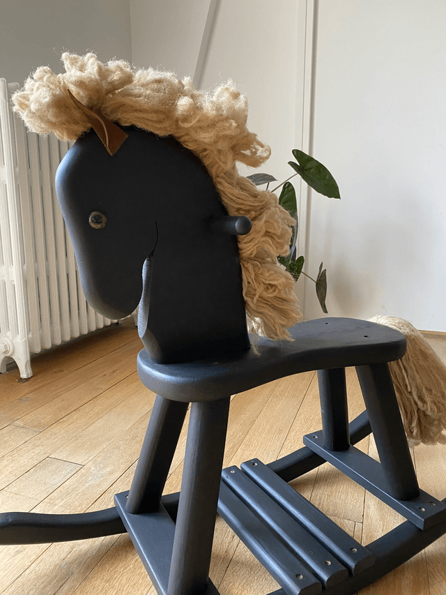 Cheval de bois à bascule