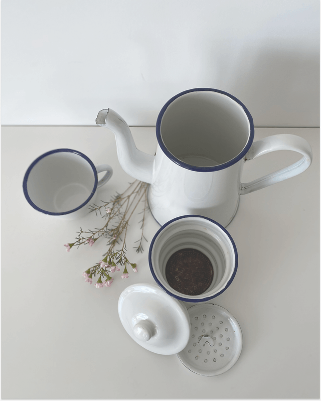 Cafetière émaillée et Quart