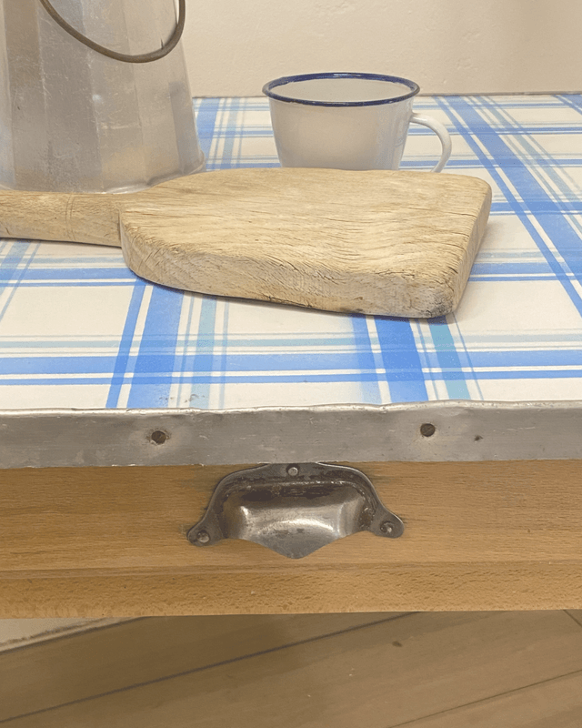 Table de ferme, plateau émaillé