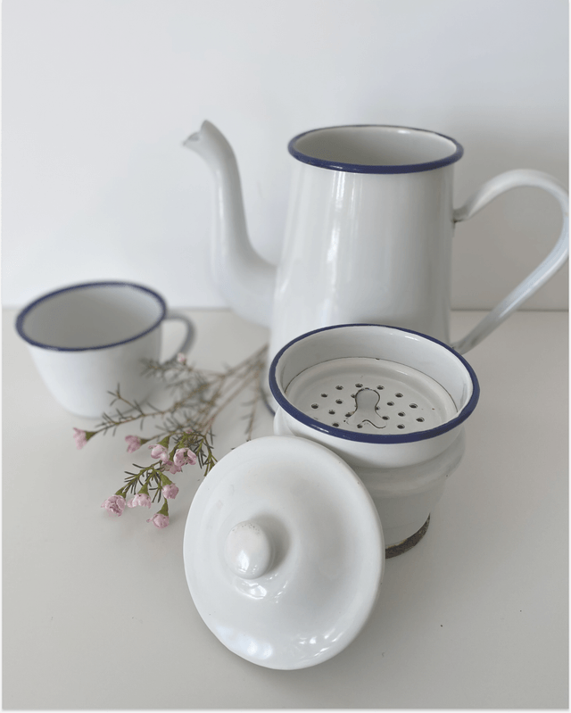 Cafetière émaillée et Quart
