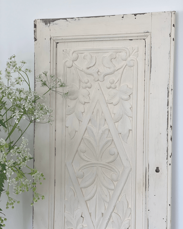 Porte en bois sculpté