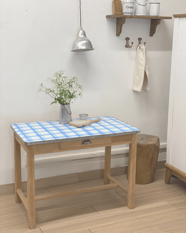 Table de ferme, plateau émaillé