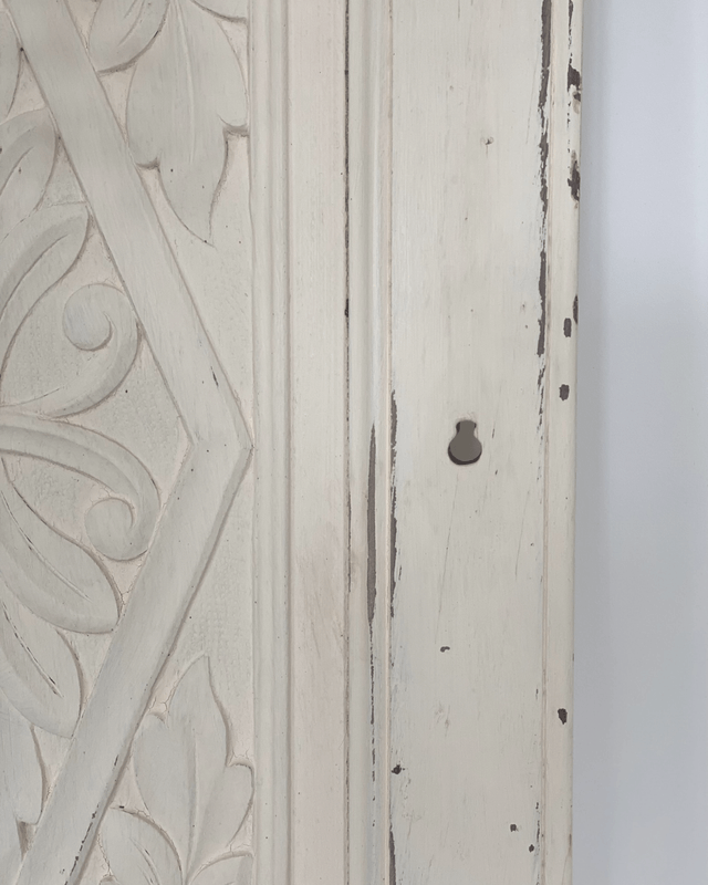 Porte en bois sculpté