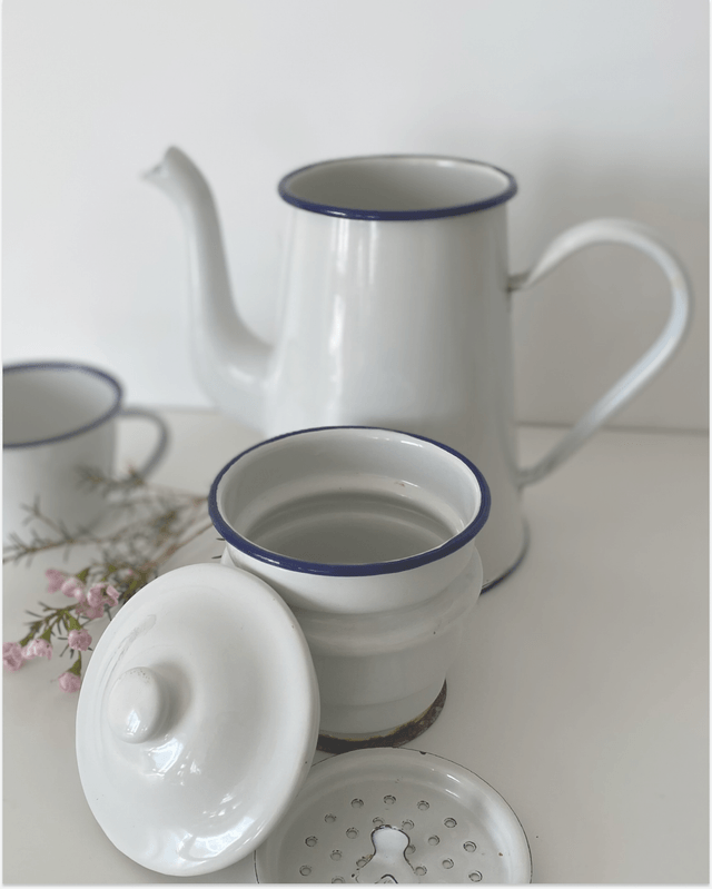 Cafetière émaillée et Quart